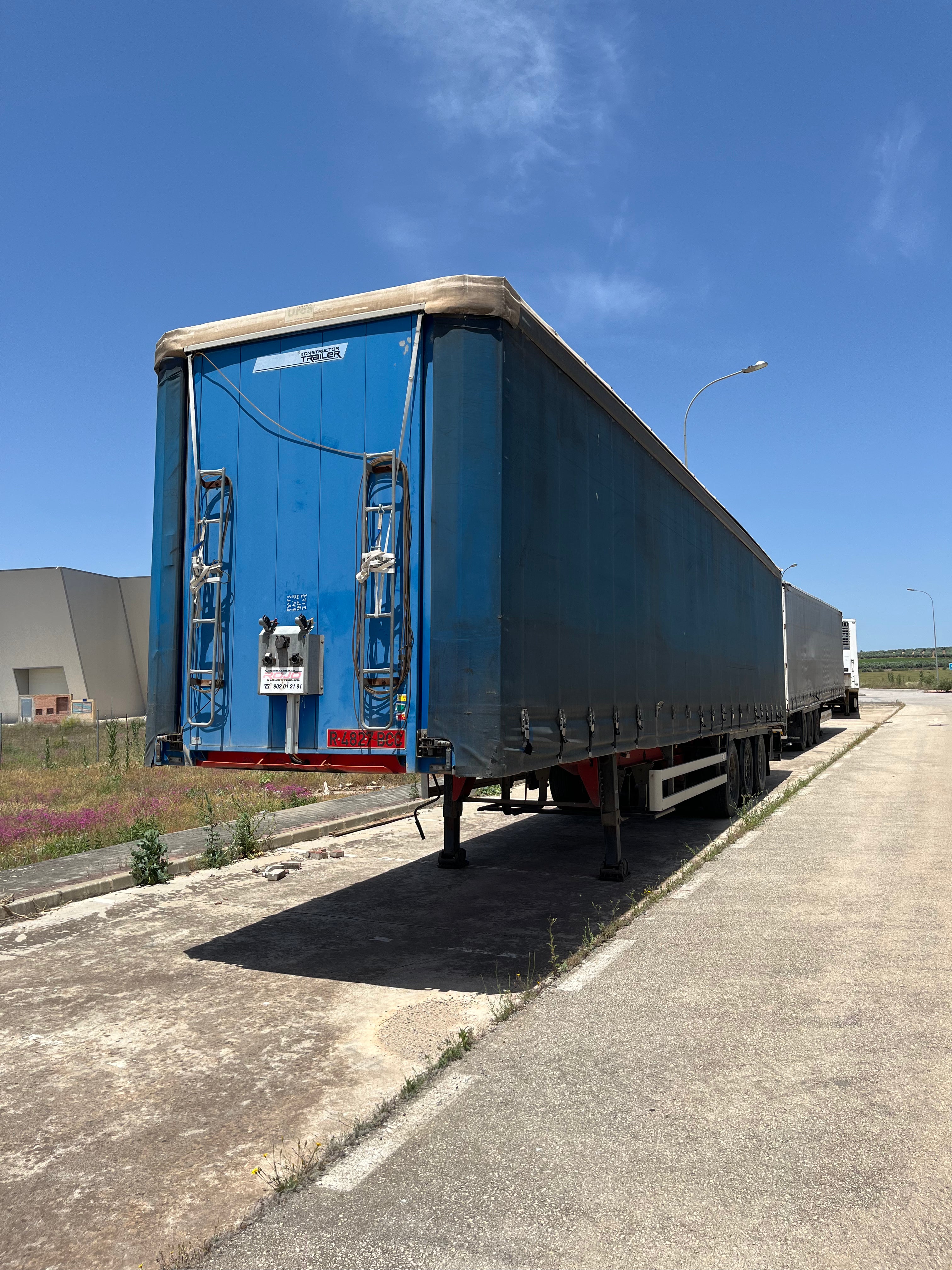 ROJO TAUTLINER / Eficiencia profesional preparada para operaciones reales de transporte.